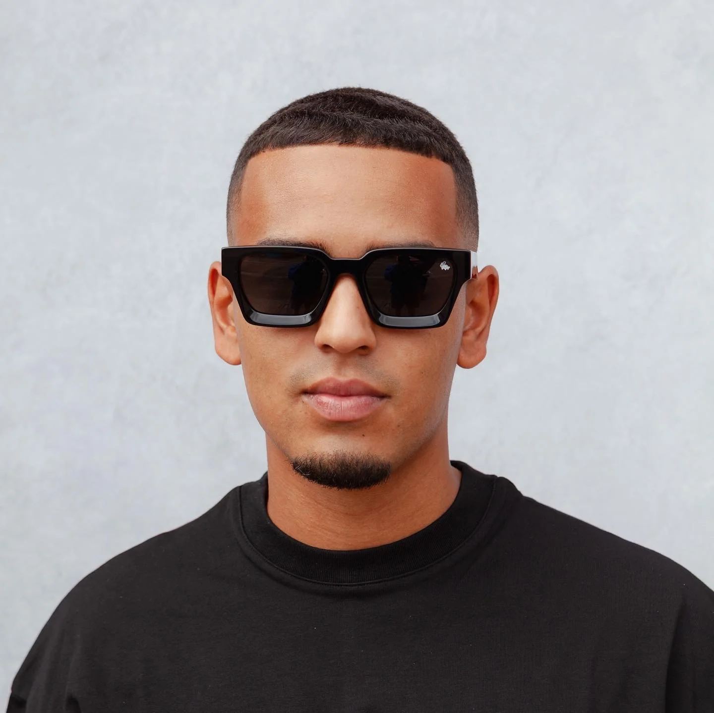 Larsson Gloss Black - Image 4